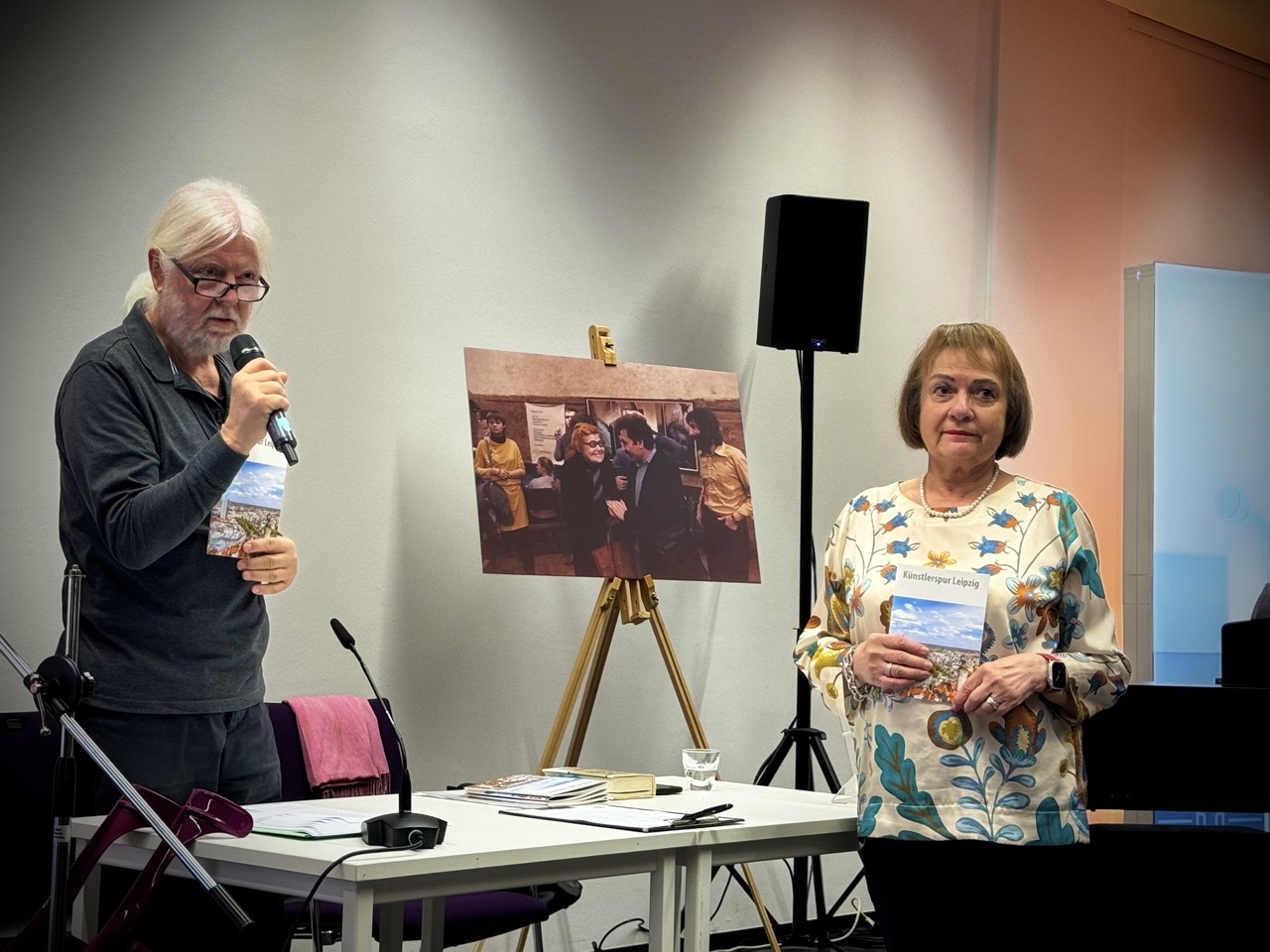 Offizielles Foto der Auftaktveranstaltung Künstlerspur Leipzig am 19.11.2024 in Leipzig,HElmuth Markov und Dagmar inklhofer-Bülow