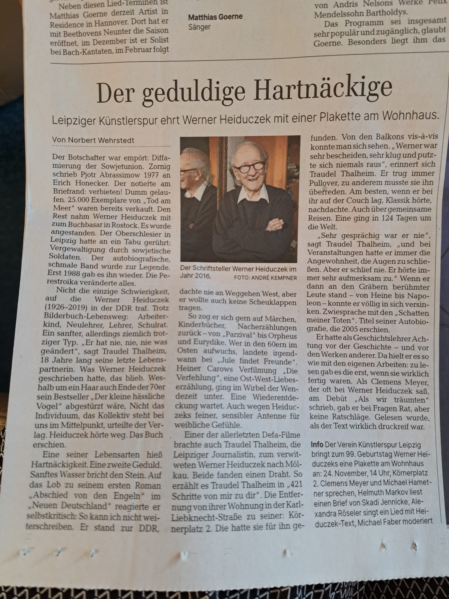 Presseclipping der LVZ über Würdigung der Künstlerspur Leipzig mit Ehrentafel für Werner Heiduczek